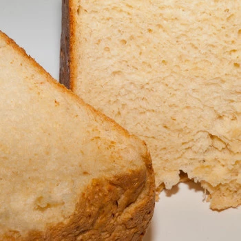 Острый хлеб с луком и сыром пармезан
